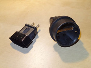 Steckdosenadapter US-Stecker auf Euro-Buchse