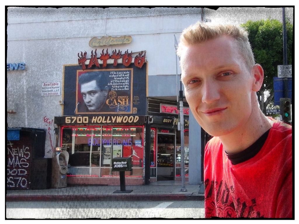 Hey Andi, danke für deine Unterstützung! Den Stern von Johnny Cash hab ich nur gefilmt, deshalb hab ich extra noch auf dem Hollywood Bouleward ein Tatoo-Studio in Cash-Style gesucht. Auch gut, oder?